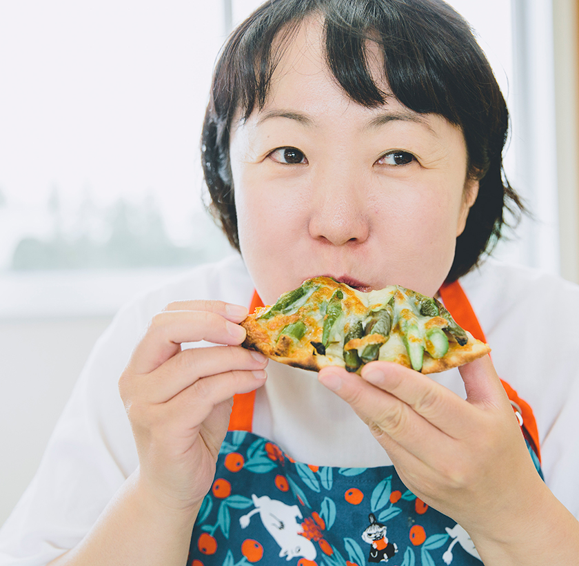 パリパリ＆シャキシャキ♪食感も楽しい、窯焼きピザ