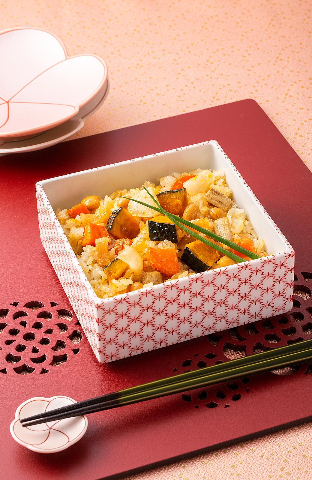 <span>うまみがギュッ。電子レンジで簡単!</span> </span>揚げ野菜の混ぜおこわ