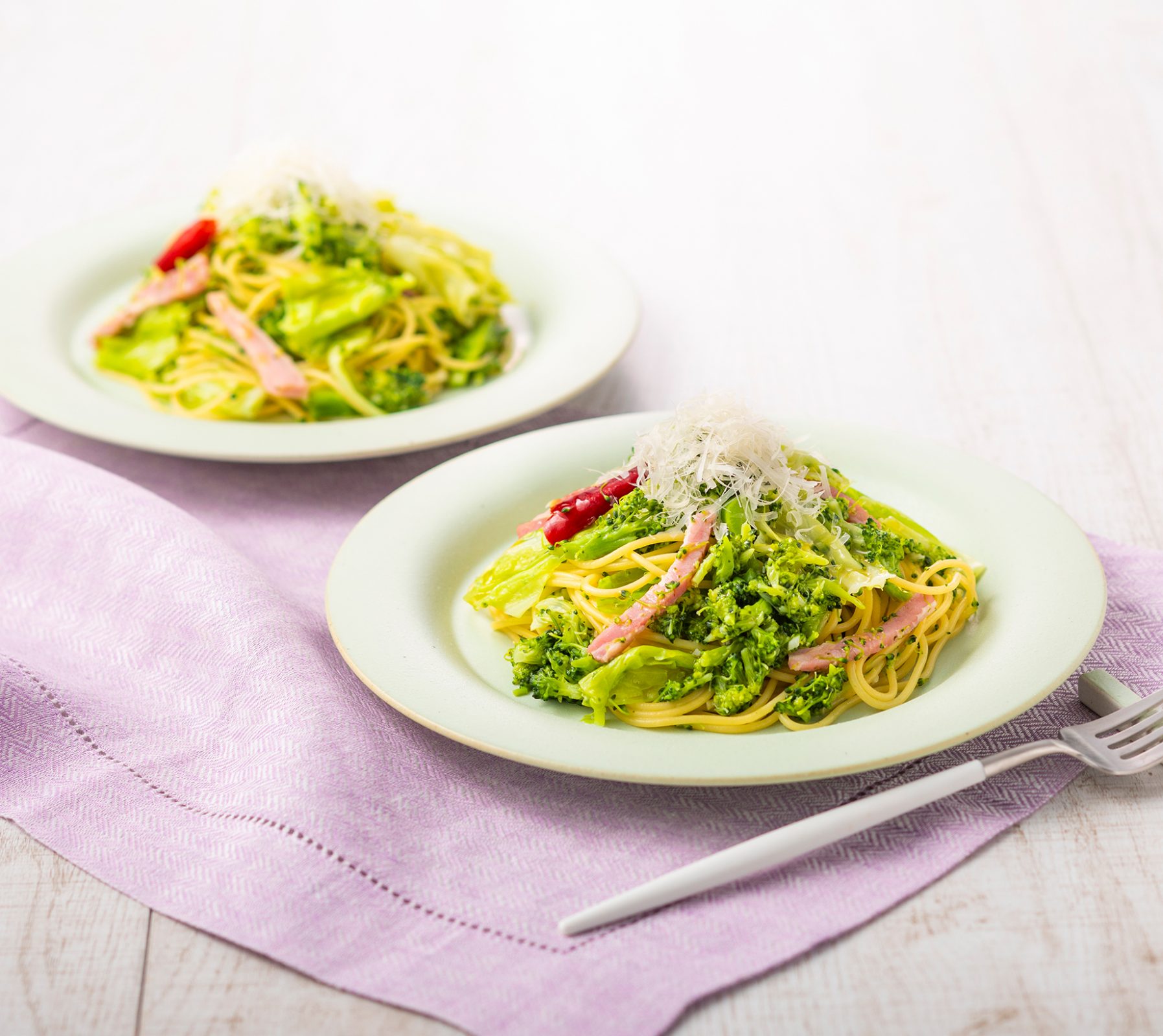 ブロッコリーとキャベツのグリーンソースパスタ にんにくの香りが、春野菜をつつみこむ