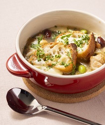 道産豆と焼き鳥缶でつくるオニオングラタンスープ