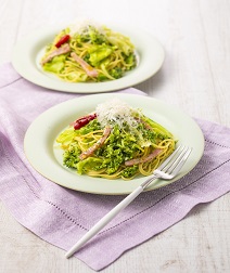 ブロッコリーとキャベツのグリーンソースパスタ