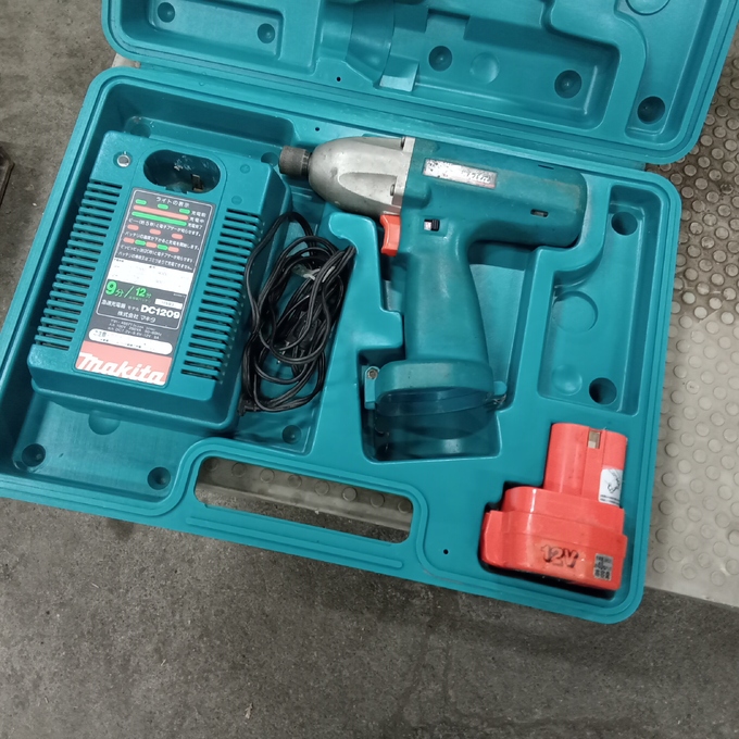 MAX HA-57 エアータッカ【野田愛宕店】【店頭取引限定】【中古】ITG2J92IFQZ4 山本金物-工具激安販売 職人市場 / マックス エア 高圧フロアータッカ
