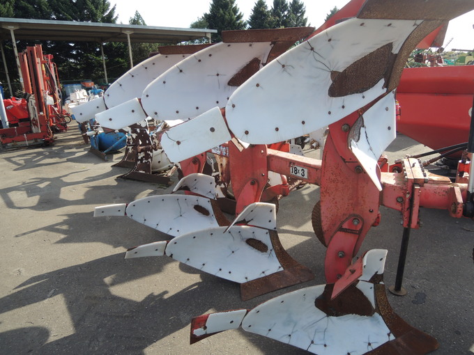 ホクシン農機の３連リバーシブルプラウです。 ホクシン農機のリバーシブル3連プラウです。（ホクシン農機の３連