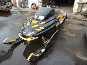 スノーモービル