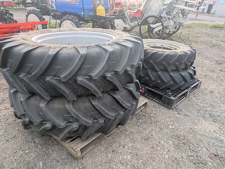 タイヤ(ホイル付）