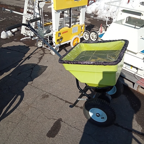 手押し肥料散布機