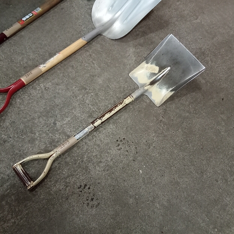 角スコップ（中）