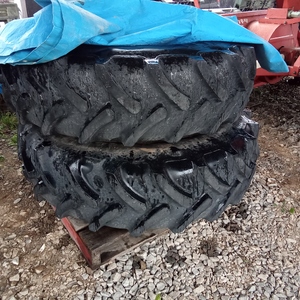 タイヤ(ホイル付）