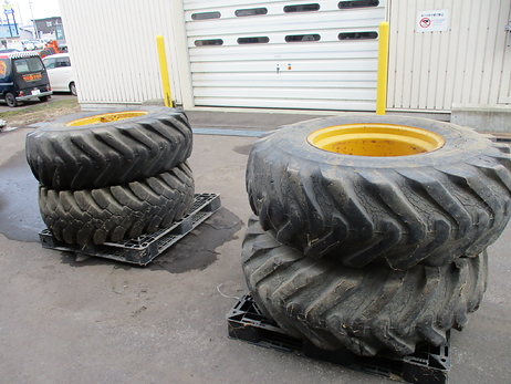 タイヤ(ホイル付）