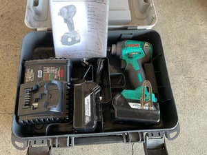 充電式インパクトドライバー