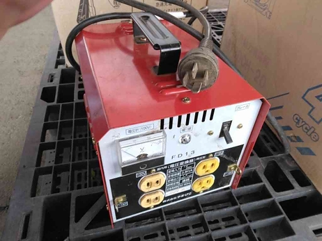 電圧変換器
