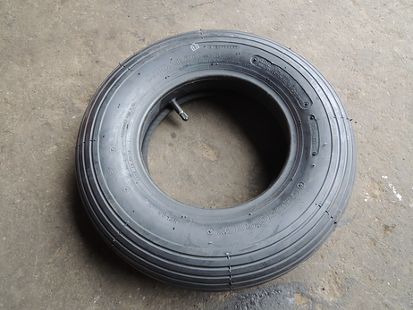 タイヤ(チューブ付き)