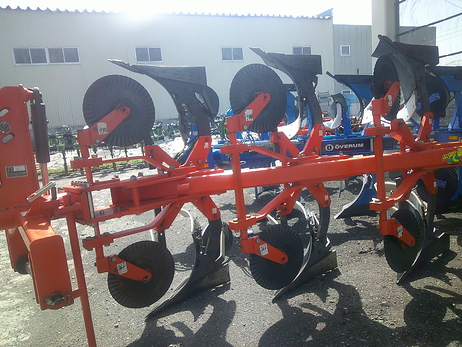 リバーシブルプラウ