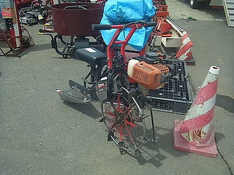 溝切機