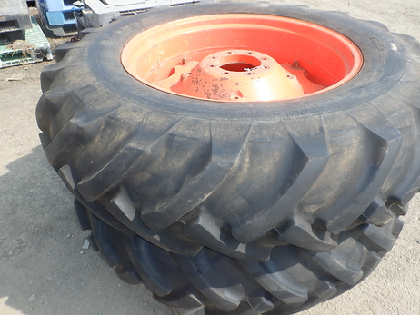 タイヤ(ホイル付）