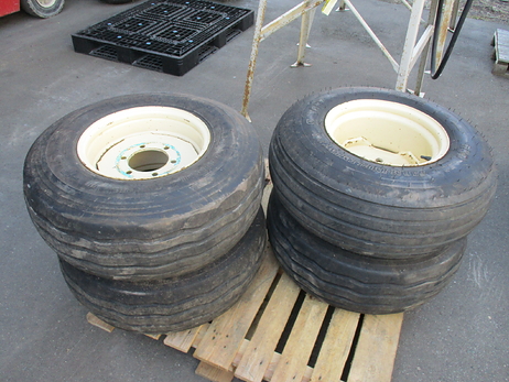 タイヤ(ホイル付）