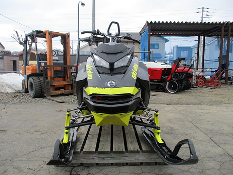 スノーモービル