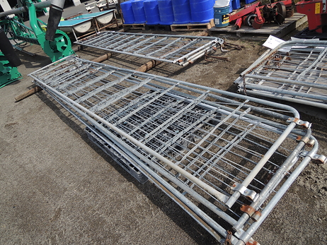 ゲート（ヒンジ付き）