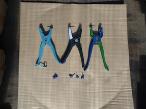 パンチ（耳用）