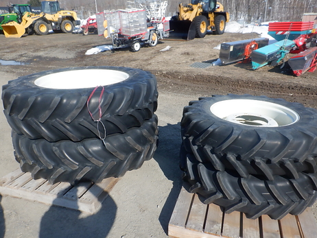 タイヤ(ホイル付）