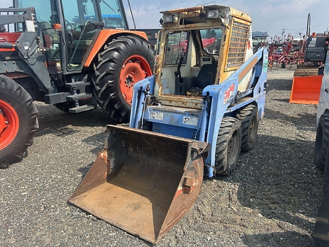 スキッドステアローダー