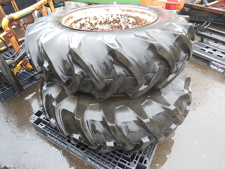 タイヤ(ホイル付）