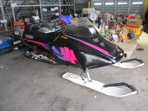 スノーモービル