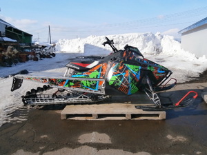 スノーモービル