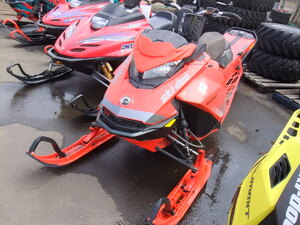 スノーモービル