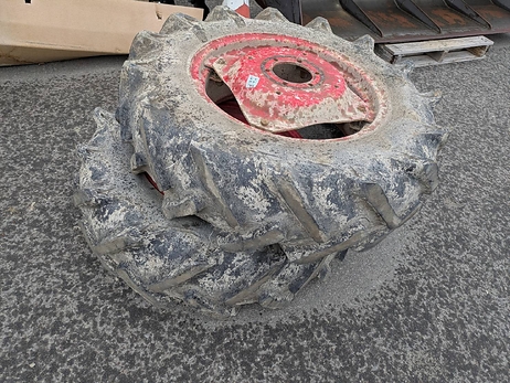 タイヤ(ホイル付）