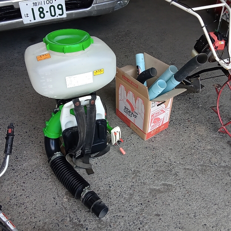 背負動力散布機