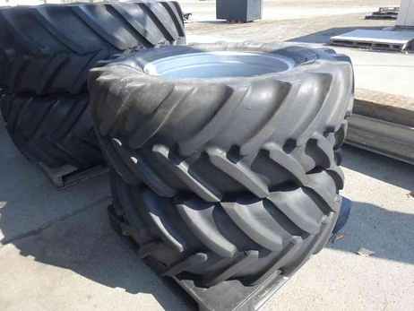 タイヤ（ホイル付）