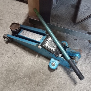 ガレージジャッキ