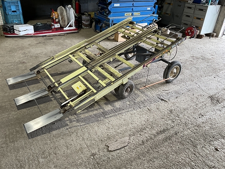 苗箱並べ機