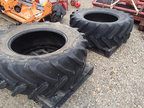 タイヤ２本セット