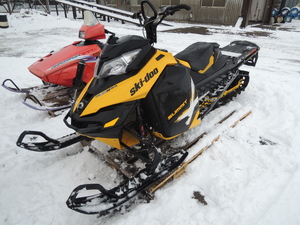 スノーモービル