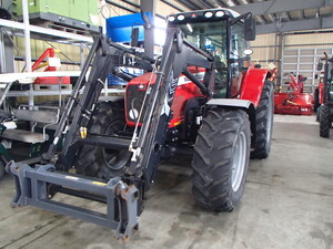 トラクター・フロントローダー付き