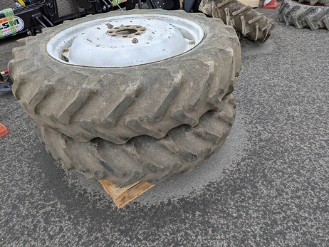 タイヤ(ホイル付）