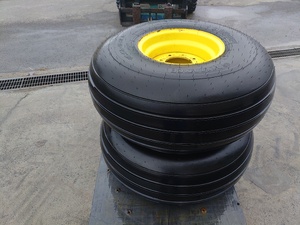 タイヤ(ホイル付）