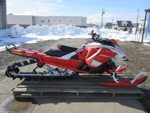 スノーモービル