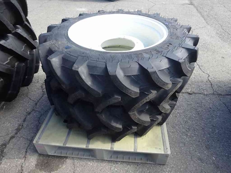 タイヤ（ホイル付）