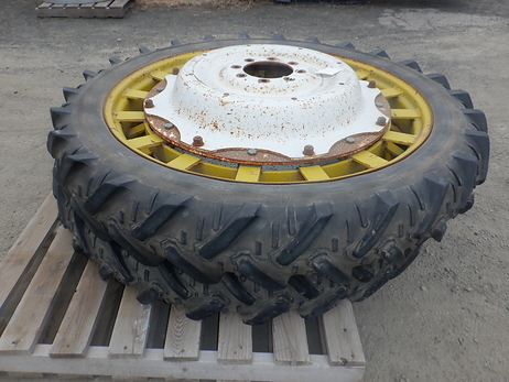 タイヤ(ホイル付）