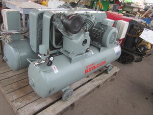 コンプレッサー