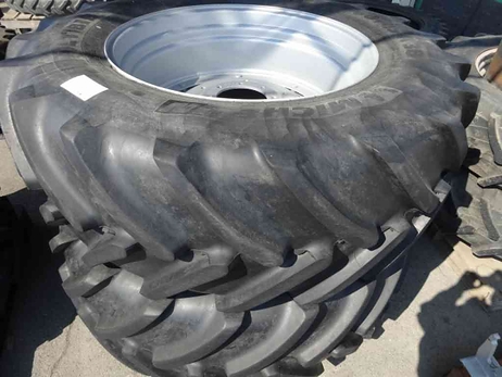 タイヤ（ホイル付）