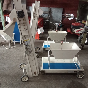 箱土供給コンベア