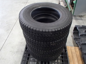 スタッドレスタイヤ４本セット